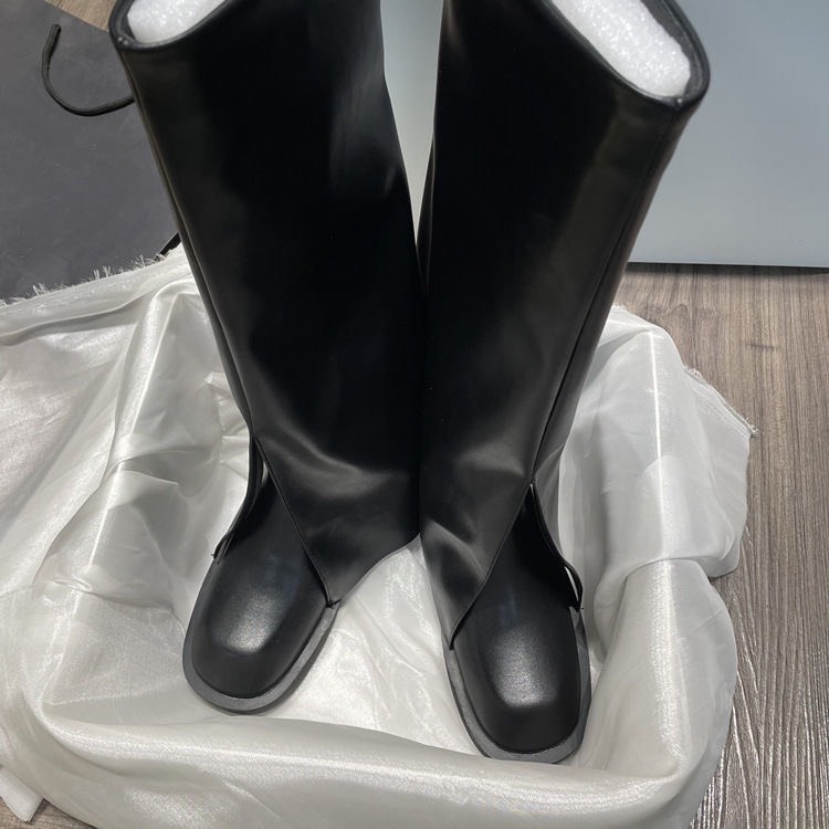 Giày bốt da đen trơn phong cách cá tính độc đáo