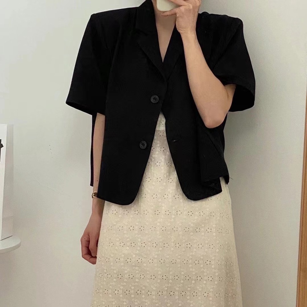 Áo blazer vest nữ khoác nữ cộc tay có cổ cổ bẻ chất vải âu dày dặn đứng dáng - Her Vibe