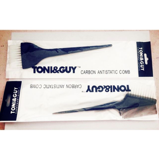 LƯỢC CHẢI THUỐC NHUỘM TONI & GUY