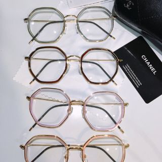 MẮT KÍNH TRÒN GIẢ CẬN