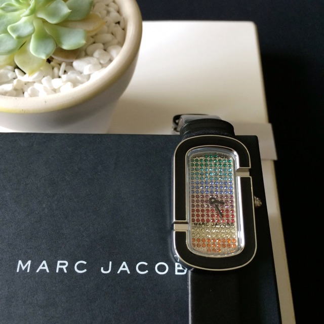 Đồng hồ nữ MJ 1569 đá cầu vồng, mặt chữ nhật