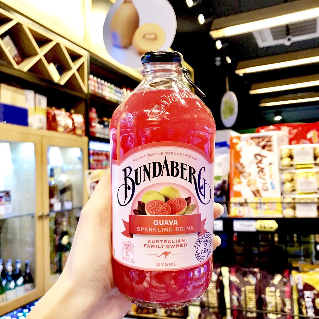 Nước Ép Ổi Bundaberg Guava Sparkling Drink - Úc - chai 375ml - thùng 12 chai