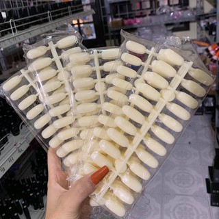 Móng bẻ cài sổ
