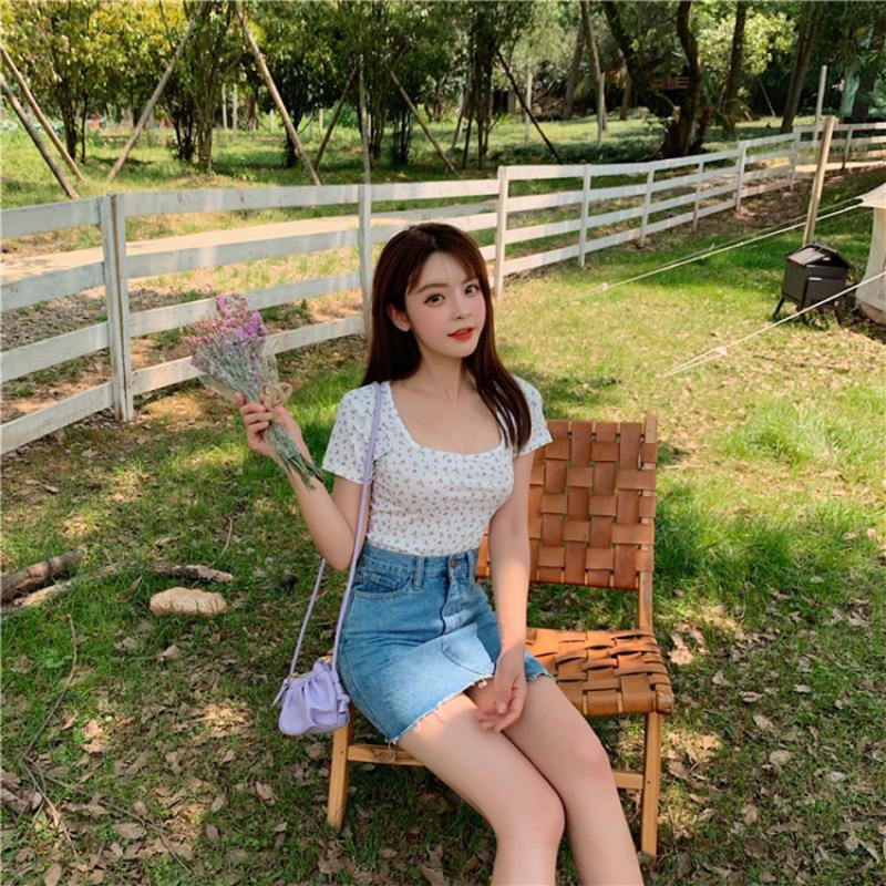 Áo Croptop Tay Ngắn Cổ Vuông In Họa Tiết Hoa Thời Trang Cho Nữ