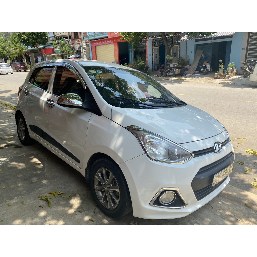 Ốp viền đèn gầm trước + sau xe Hyundai i10 2014- 2015- 2016 hatchback