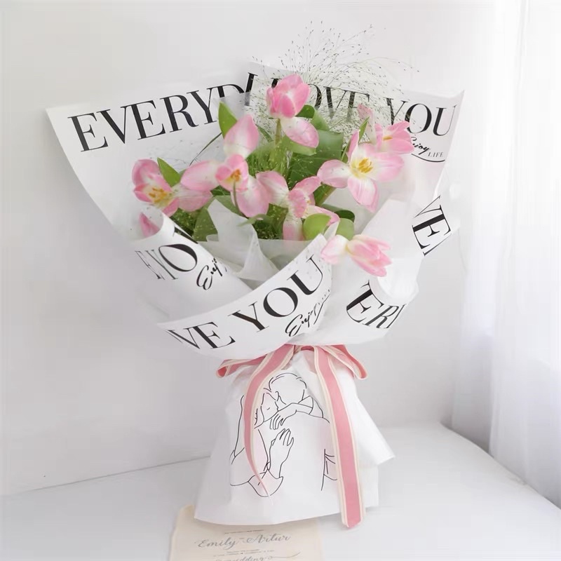 Giấy gói hoa cao cấp MIKA 2 mặt in chữ Love sang choảnh