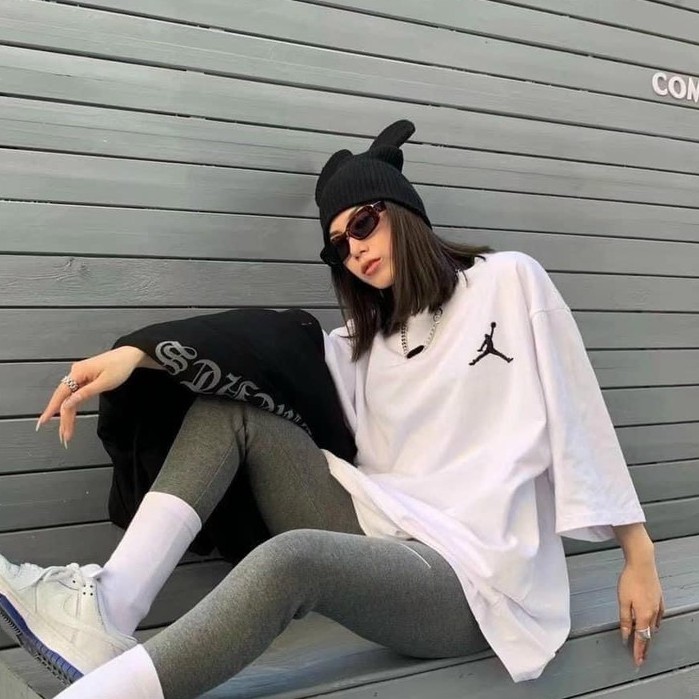 Áo Phông Trơn Dáng Rộng In Hình Cầu Thủ Bóng Rổ - Thun tay lỡ oversize họa tiết ngực trái style Ulzzang | BigBuy360 - bigbuy360.vn