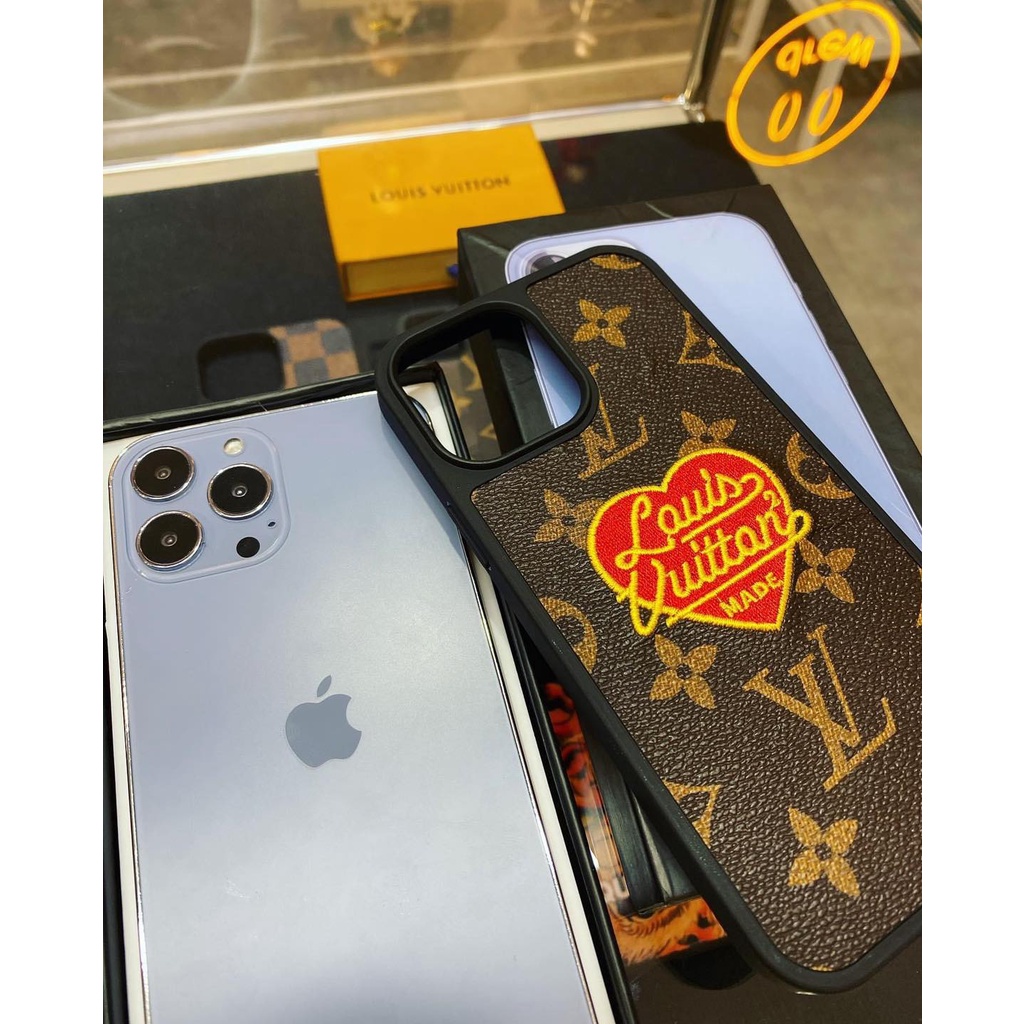 ỐP LƯNG LV MONOGRAM NIGO HEART cho các dòng máy 13Pro 13Promax 13