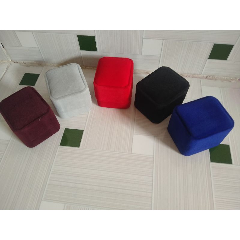 Hộp để nhẫn bằng nhung
