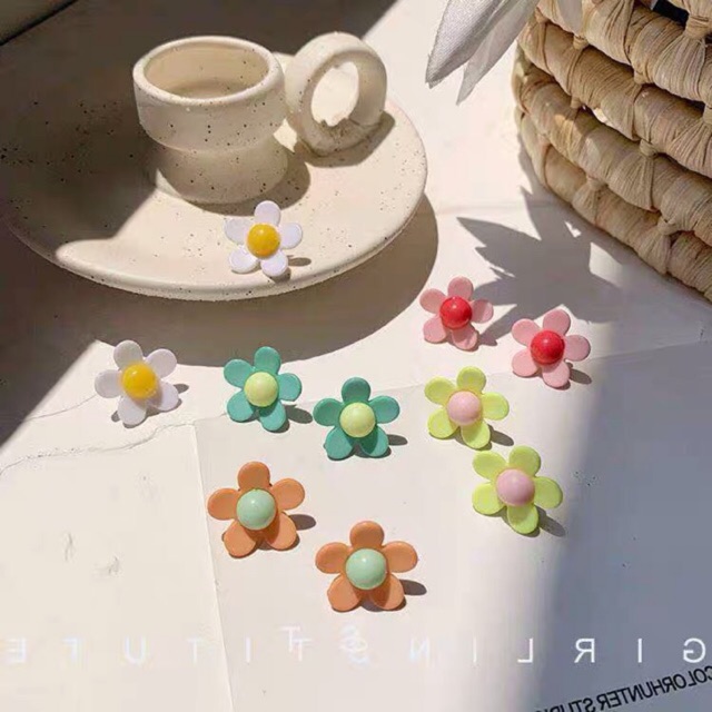 Bông tai hoa nhiều màu xinh tươi mùa hè