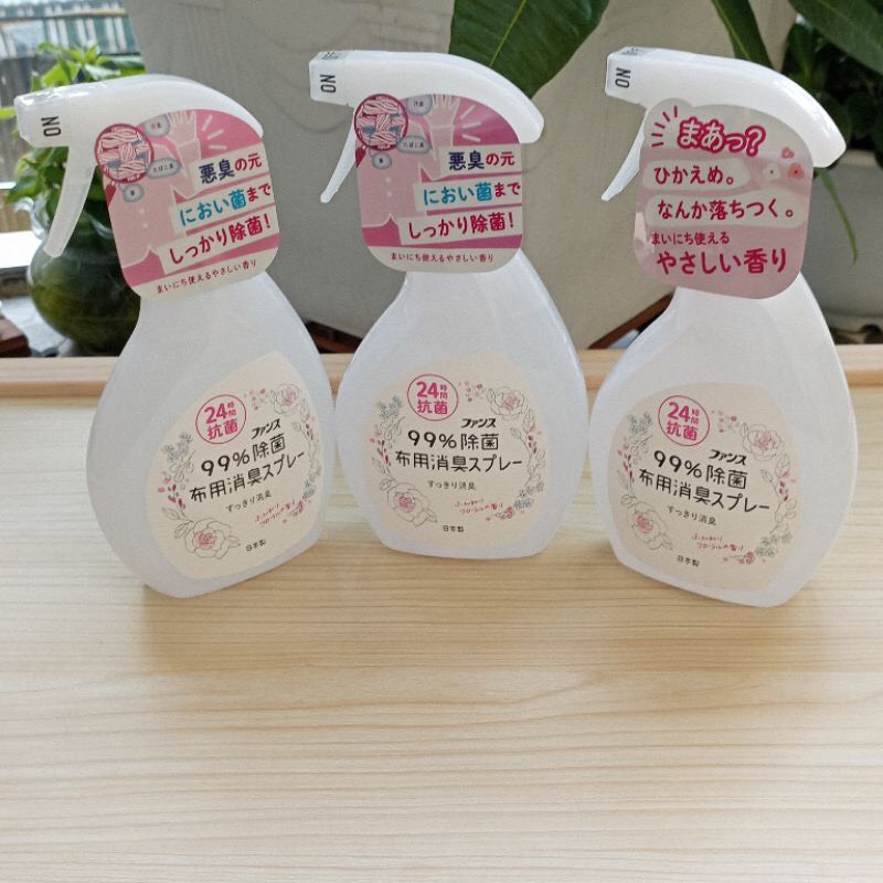 xịt thơm và kháng khuẩn quần áo hương hoa 388ml, xịt khử mùi và diệt khuẩn quần áo tới 99% suốt 24h nội địa nhật