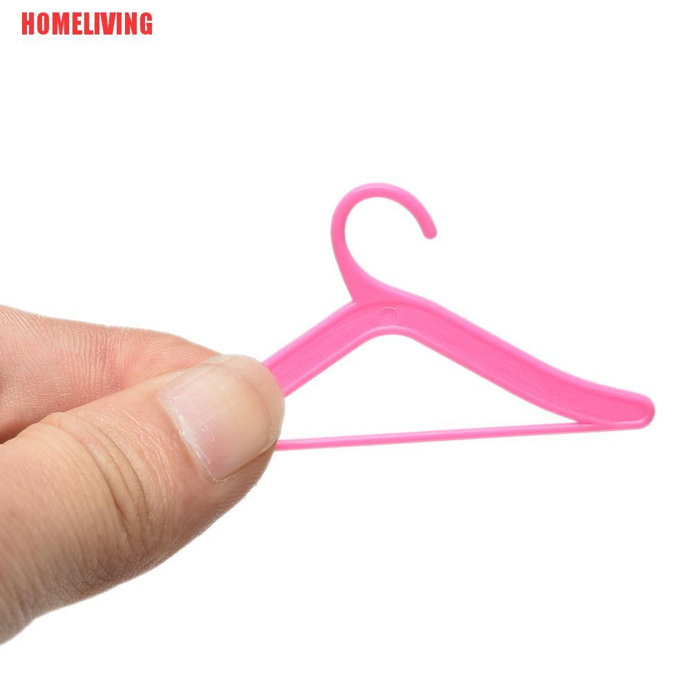 Set 20 Móc Treo Quần Áo Búp Bê Barbie Bằng Nhựa Màu Hồng