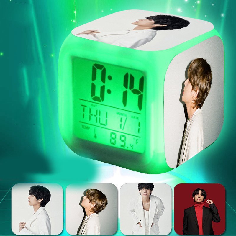Đồng hồ báo thức để bàn in hình thành viên BTS nhóm nhạc thần tượng idol kpop LED đổi màu tiện lợi