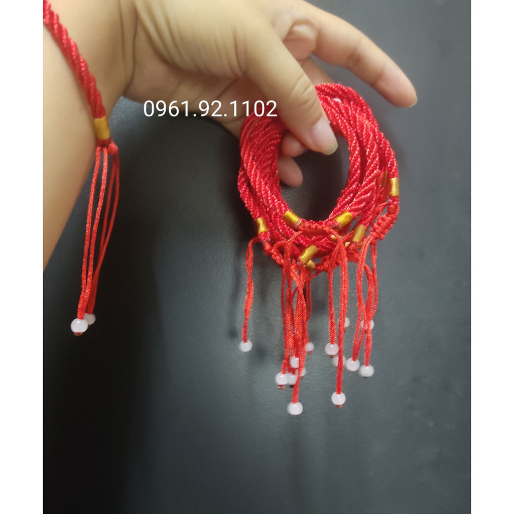 Vòng tay rút dây chỉ đỏ may mắn