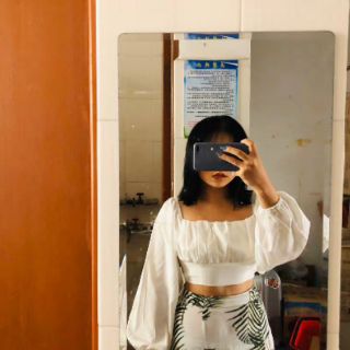 (SẴN) Áo croptop cổ vuông trắng