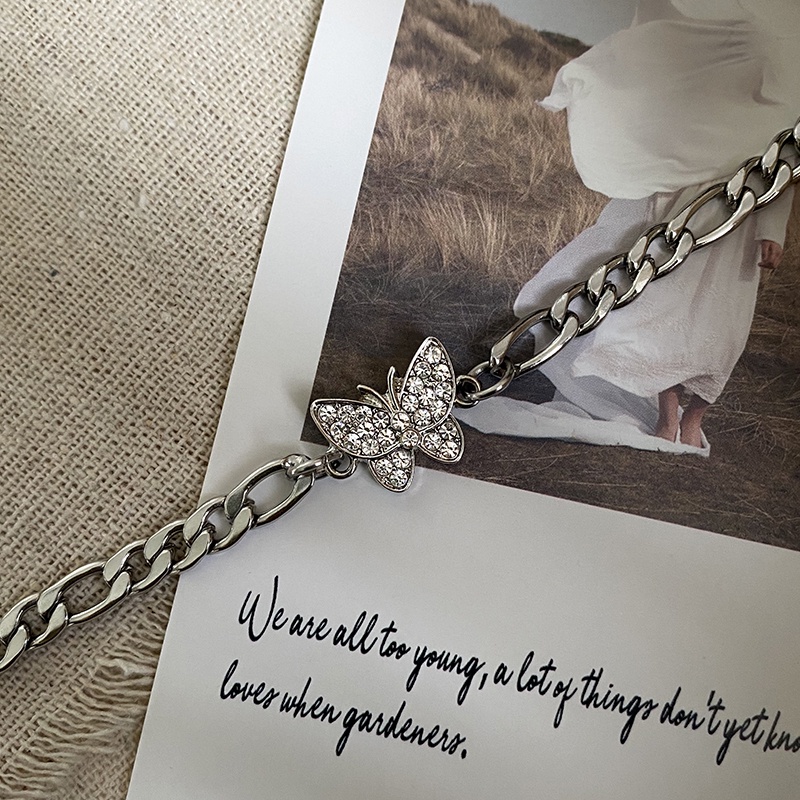 Vòng cổ choker mặt bướm cá tính sang trọng