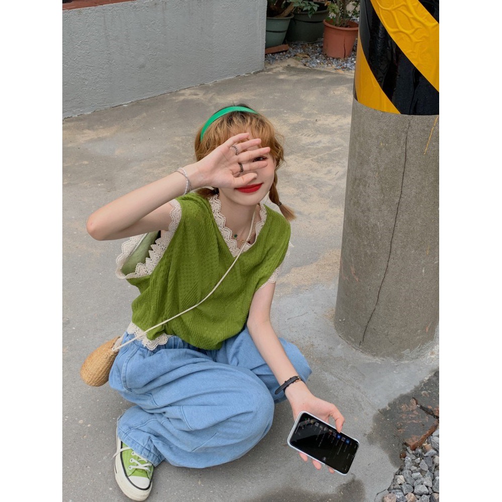 Áo gile xanh cổ ren cổ V