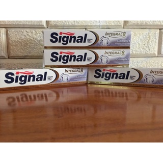 Kem đánh răng signal người lớn của Pháp