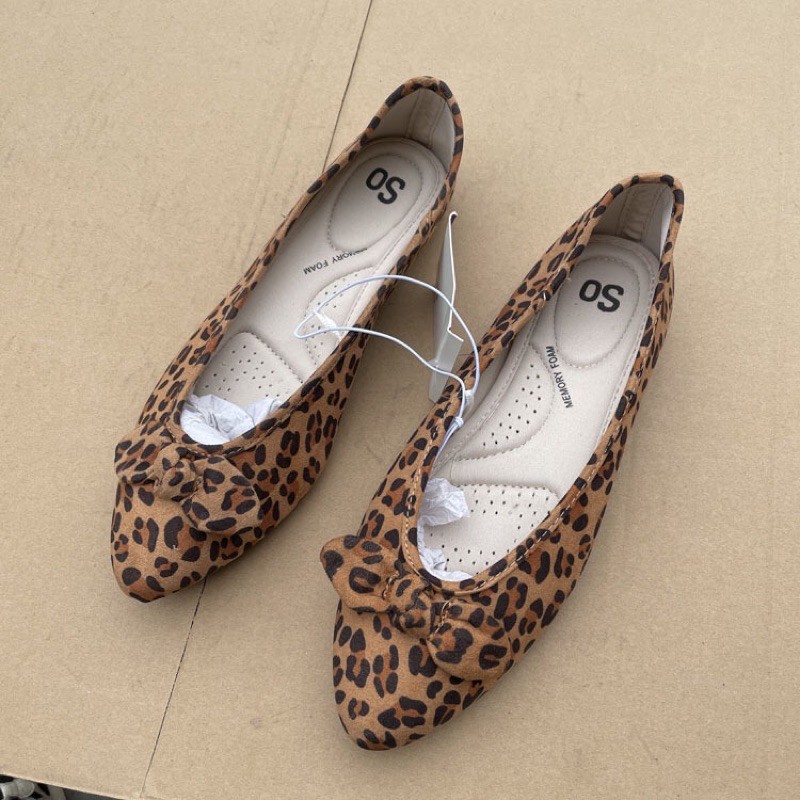 Giày búp bê da báo