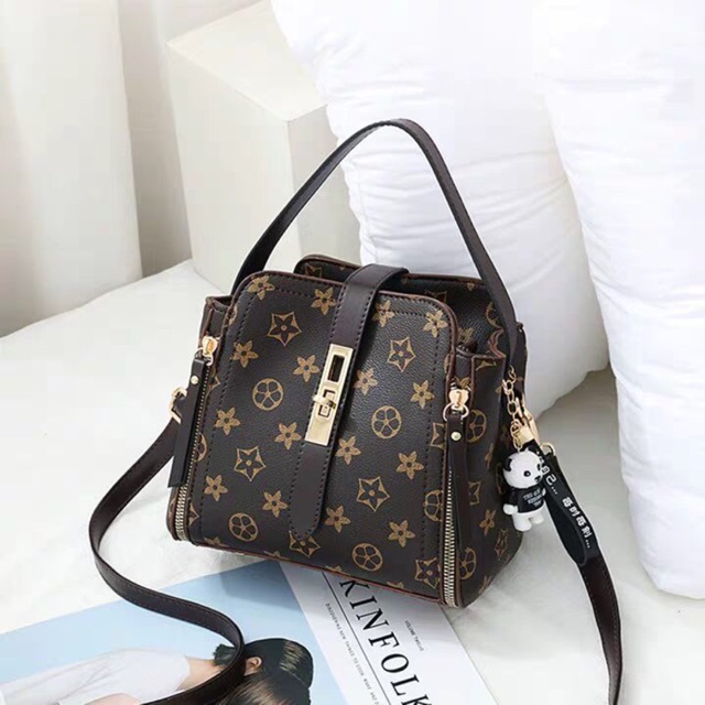 Túi LV khoá sườn