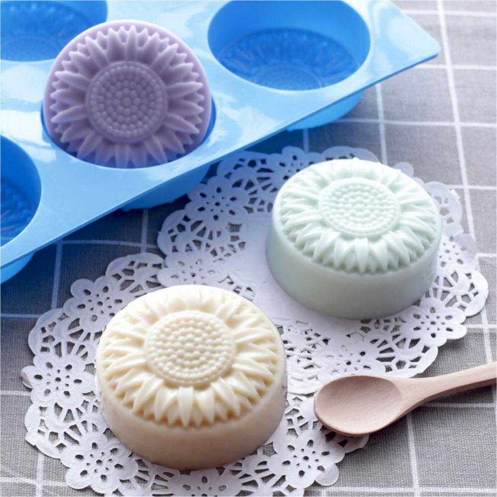 Khuôn Silicone Làm Xà Phòng 6 Ngăn Hình Bàn Chân Em Bé Đa Năng