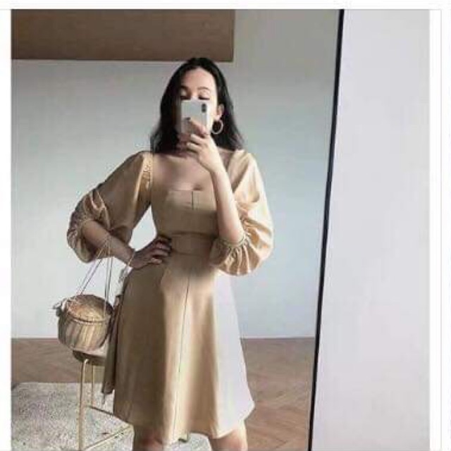 Váy cổ vuông tay bồng
