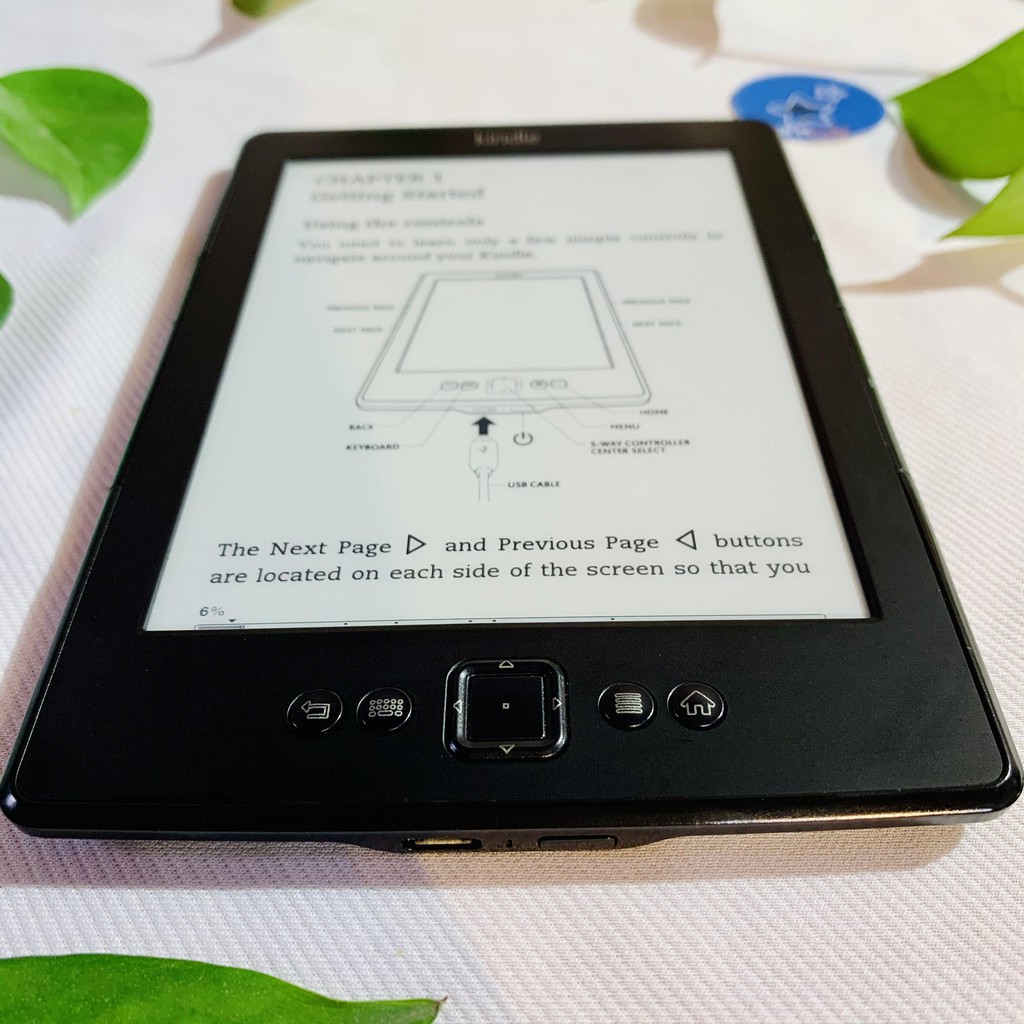 Máy đọc sách Amazon Kindle Basic 5th - không đèn nền, có nút lật trang