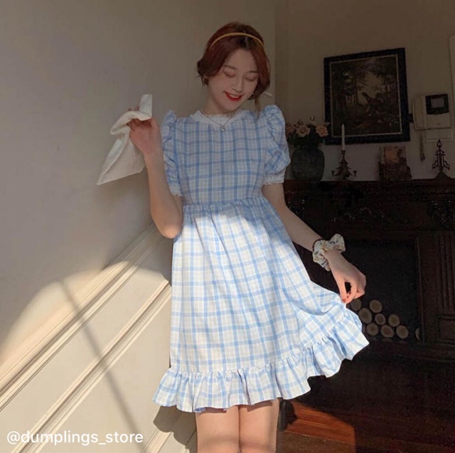 Váy kẻ xanh cổ bèo