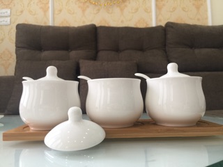HŨ ĐỰNG GIA VỊ SỨ TRẮNG