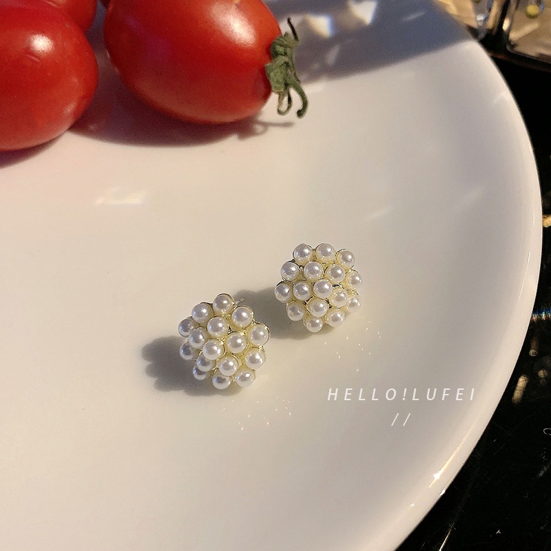 Bông tai đính ngọc trai phong cách đơn giản