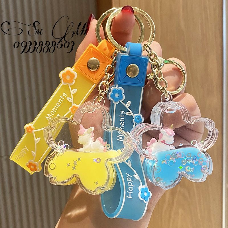 Móc khóa ngựa pony trong bông hoa thủy tinh .Móc khóa thời trang phong cách treo balo, túi xách