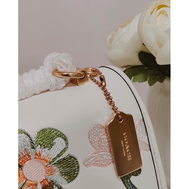 Túi Coach Klare  thêu hoa cực xinh