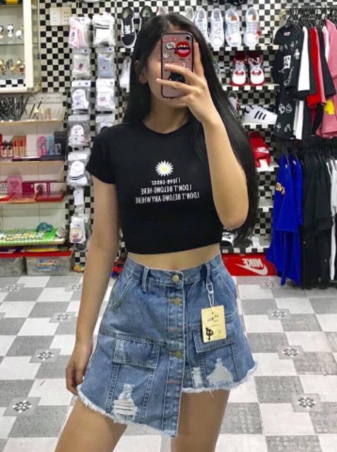 Áo croptop thêu hoa cúc vải mát