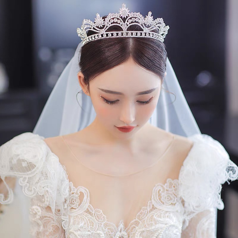 Vương miện cô dâu đính đá sang trọng