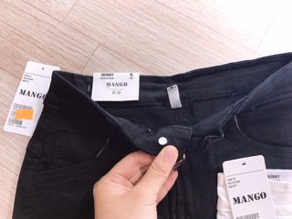 CHÂN VÁY JEANS RÁCH TRẮNG ĐEN