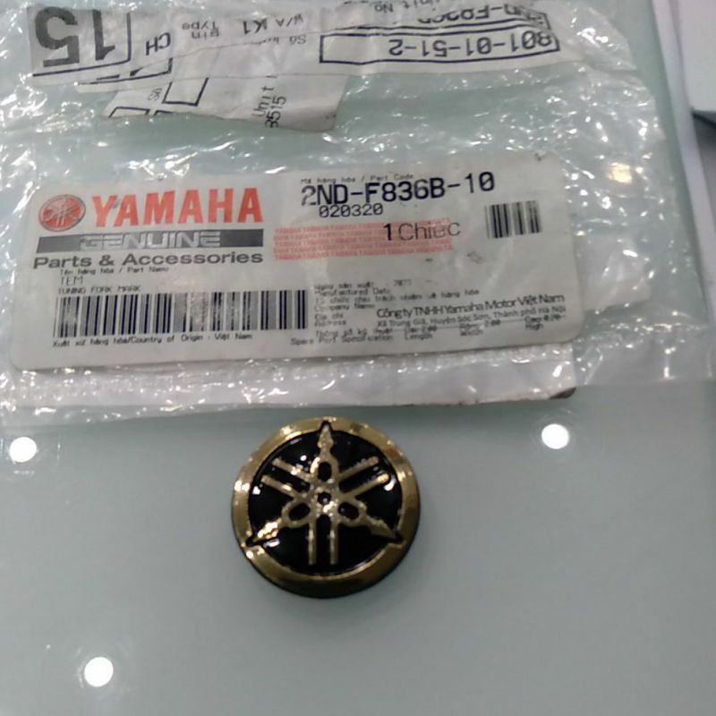 Logo mặt nạ Sirius Yamaha chính hãng