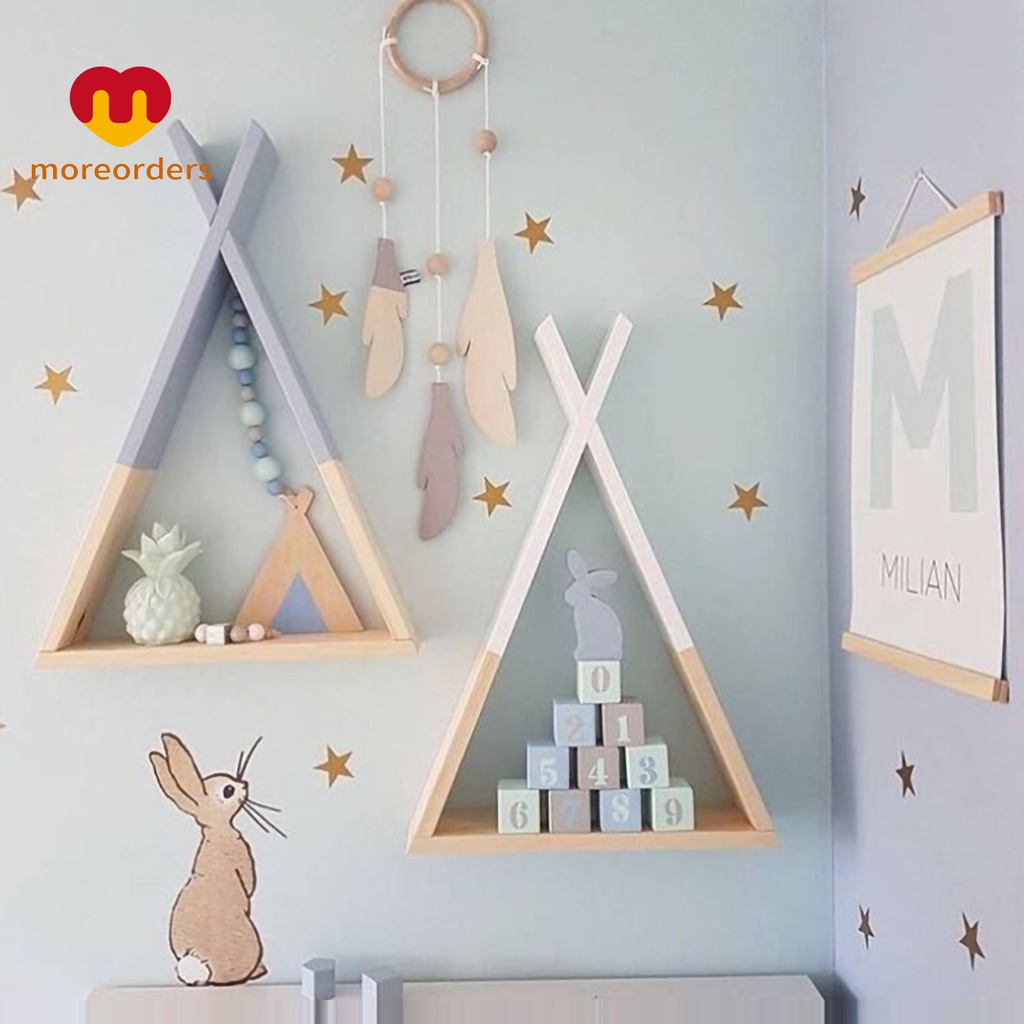 1 kệ giá đỡ gắn tường bằng gỗ hình tam giác trang trí phòng khách