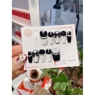 Móng úp thiết kế nailbox đen nơ