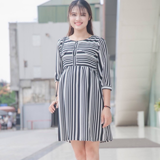 Đầm bầu sọc đen trắng