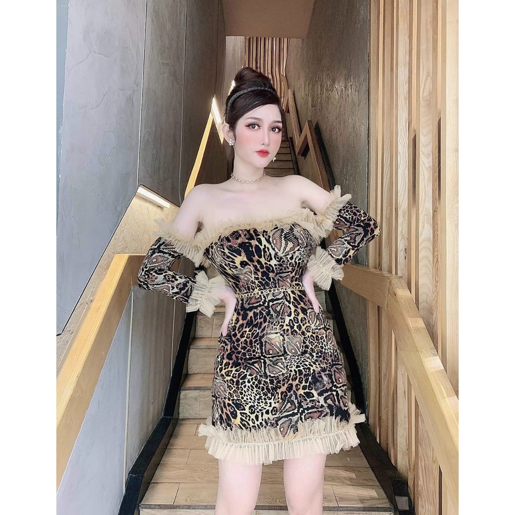Đầm body trễ vai phối bèo họa tiết thổ cẩm