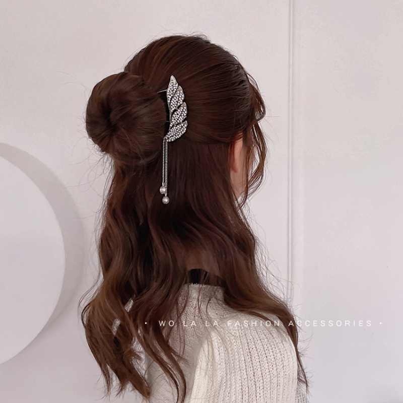 Kẹp tóc hình chiếc lá đính đá và ngọc trai nhân tạo thời trang Hàn Quốc
