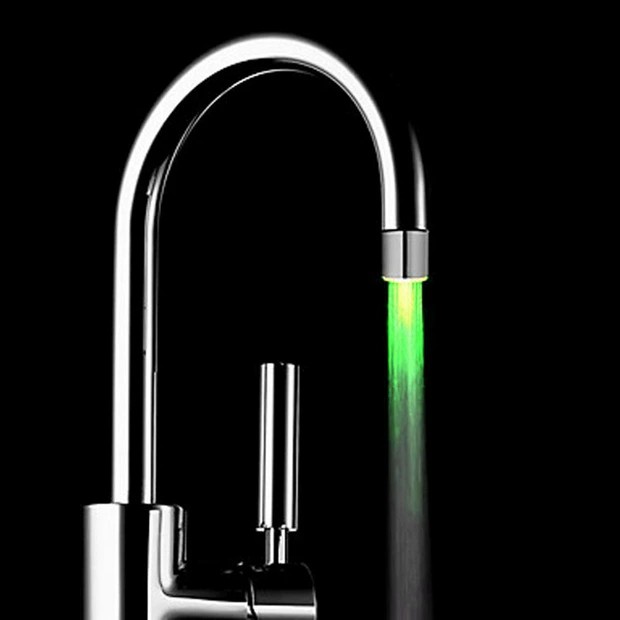 PVN22883 Đầu vòi nước tăng áp đèn led tự động phát sáng T2