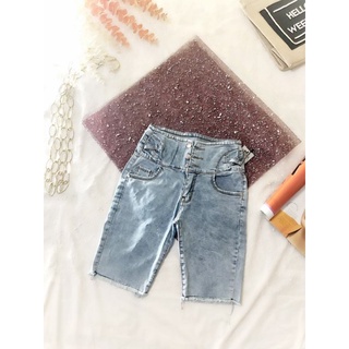 quần ngố đính ba hột nút