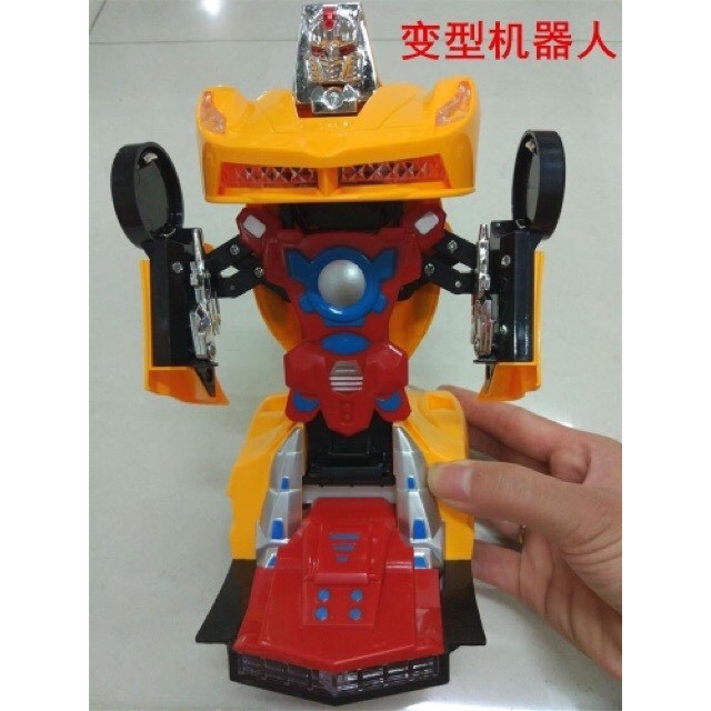 Đồ chơi xe ô tô biến hình robot có đèn và có nhạc (ảnh thật)