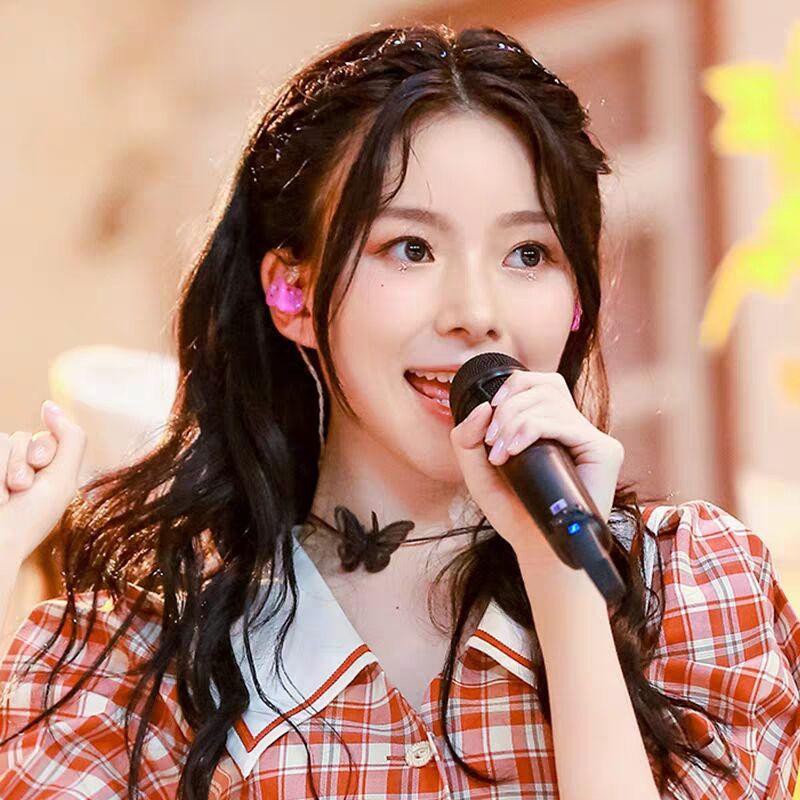 Choker vòng cổ bướm đen style Trần Trác Tuyền Bonbon girls