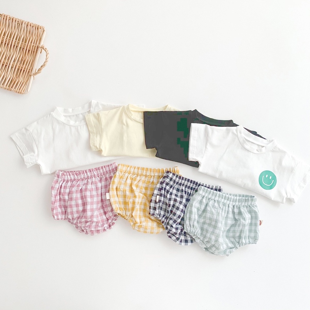 Set đồ 2 món gồm áo thun cotton in hình mặt cười và quần short cho bé sơ sinh
