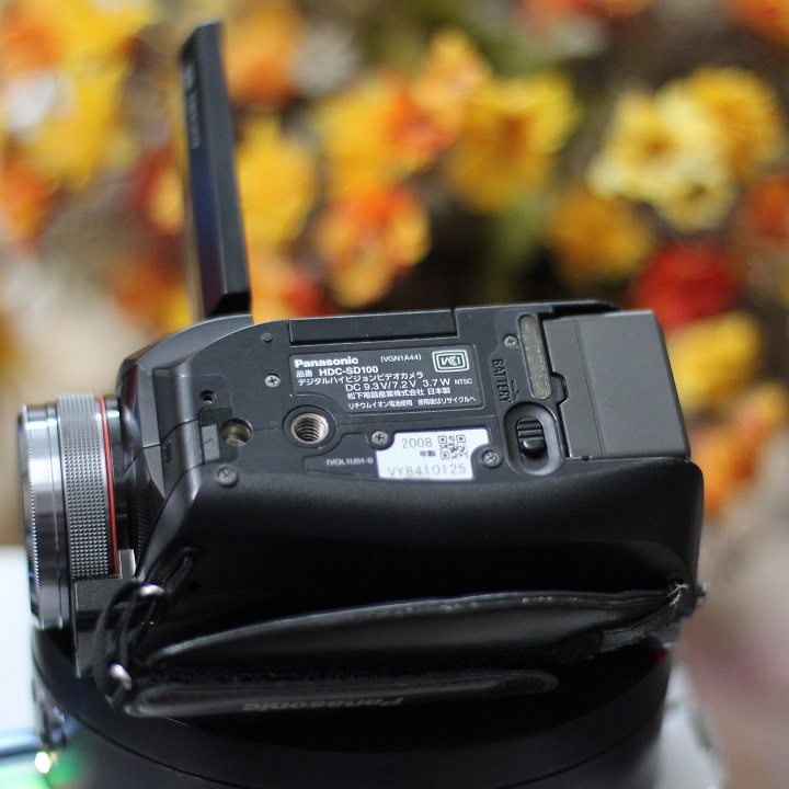 Máy quay phim Panasonic HDC-SD100 quay HD