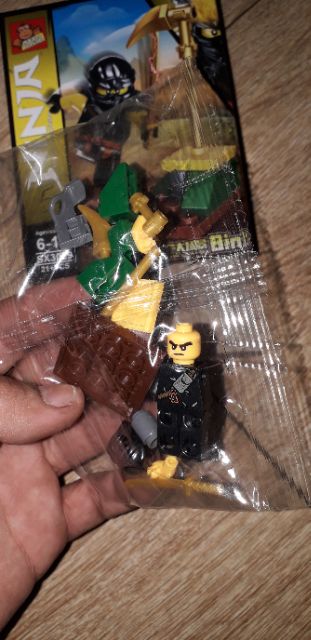 Lắp ráp 1 hộp LegoNinja SX3029 có nhiều chi tiết