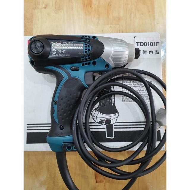 TD0101F Máy bắt vít 200w Makita