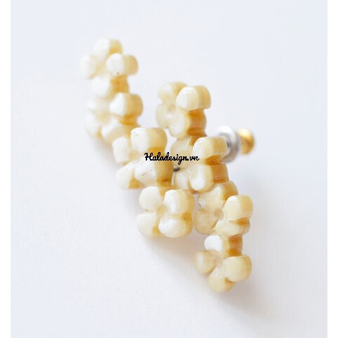 Khuyên tai  sừng trâu chạm hoa tử đinh hương , Trang sức phong cách Minimalist , First Love Earrings